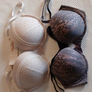 2 Victoria's Secret Push-up Bras